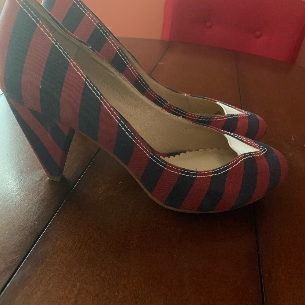 Shoes - Picture 4 of 5